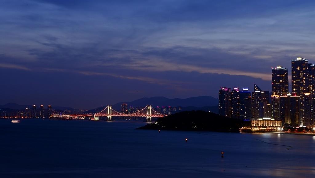 Champ Hostel Busan Bagian luar foto