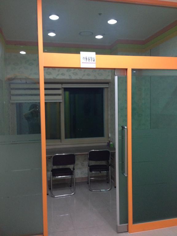Champ Hostel Busan Bagian luar foto