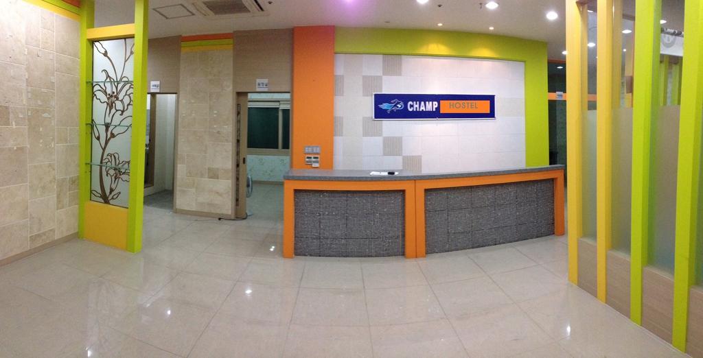 Champ Hostel Busan Bagian luar foto